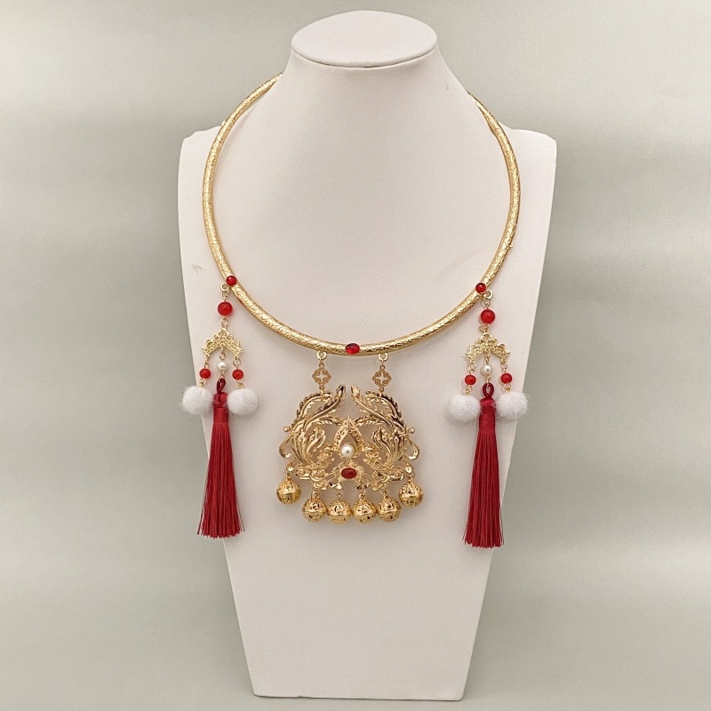 Колие с оригинален дизайн — У-образен, геометричен стил; Материал: сплав; Висулка: сплав; Тегло: 105 g; Пускане: пролет 2025