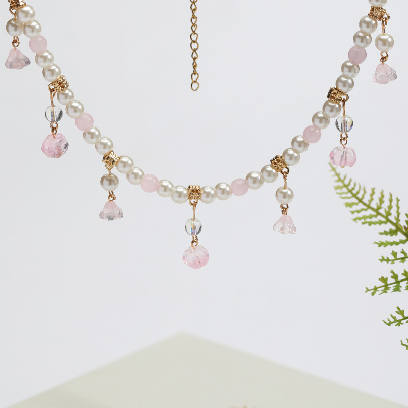 Κολιέ με γυαλί/ γλαζούρα, χειροποίητο; μήκος 41–50 εκ; αλυσίδα με σφαιρίδια; αντιϊκό στυλ; διακοσμημένο με λουλούδια και σταγόνα