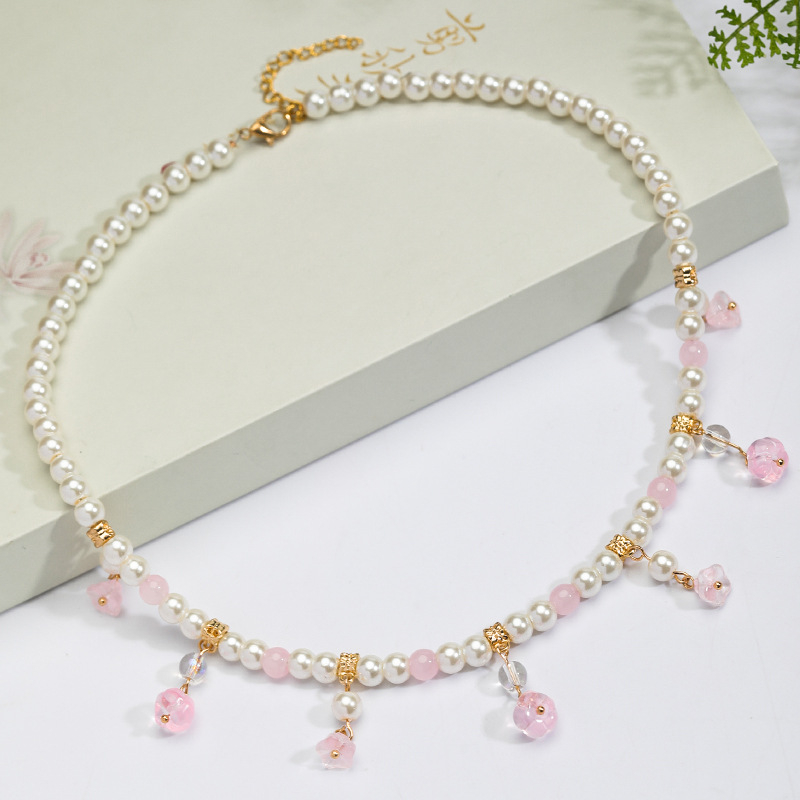 Κολιέ με γυαλί/ γλαζούρα, χειροποίητο; μήκος 41–50 εκ; αλυσίδα με σφαιρίδια; αντιϊκό στυλ; διακοσμημένο με λουλούδια και σταγόνα