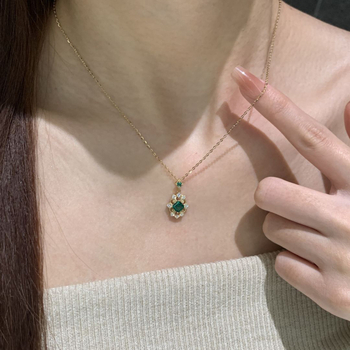 Κολιέ από χαλκό με ηλεκτροεπάλειση, γεωμετρικό σχέδιο με διάτρητο φιλιγκράν, ρυθμιζόμενος μήκος 21–50 εκ, κανονική αλυσίδα, στιλ ελαφριάς πολυτέλειας