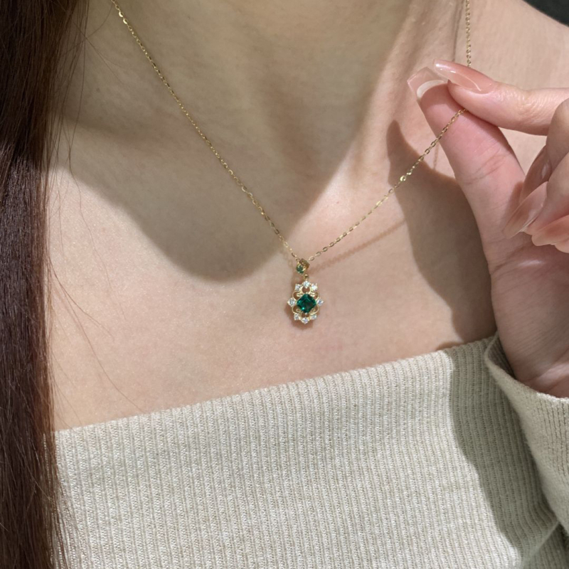 Κολιέ από χαλκό με ηλεκτροεπάλειση, γεωμετρικό σχέδιο με διάτρητο φιλιγκράν, ρυθμιζόμενος μήκος 21–50 εκ, κανονική αλυσίδα, στιλ ελαφριάς πολυτέλειας