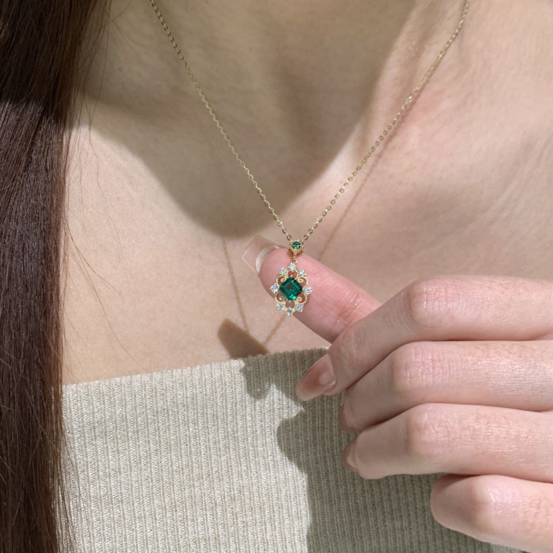 Κολιέ από χαλκό με ηλεκτροεπάλειση, γεωμετρικό σχέδιο με διάτρητο φιλιγκράν, ρυθμιζόμενος μήκος 21–50 εκ, κανονική αλυσίδα, στιλ ελαφριάς πολυτέλειας