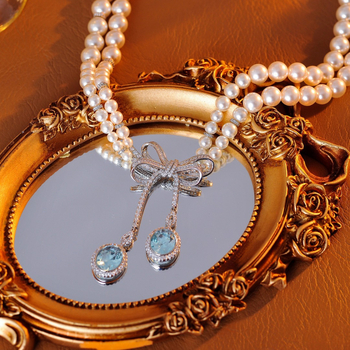 Κολιέ με σχήμα φιόγκο, ηλεκτροπλατιωμένο χαλκό-κράμα, μενταγιόν με ζιρκόν, μαργαριταρένια αλυσίδα