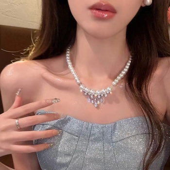 Κολάρο λαιμού με αλυσίδάκι μαργαριταριού, λαμπεροί γυάλινοι κρύσταλλοι, μενταγιόν από κράμα, ηλεκτροπλατίωση, κορεατικό στυλ