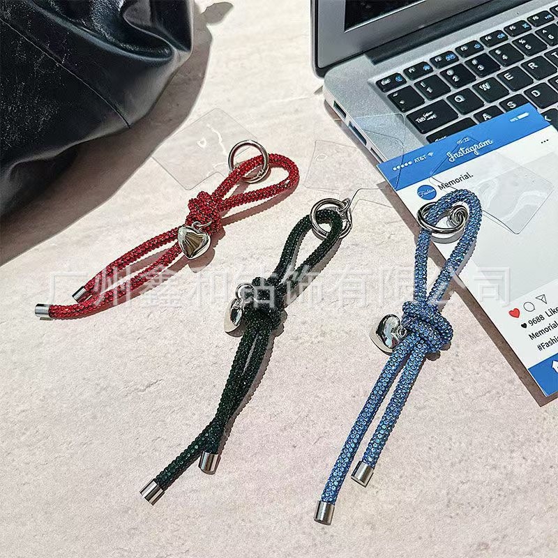 Breloagă cu fundă strălucitoare și pandantiv pentru geantă – lucrat manual din poliester, Xinhe Diamond Jewelry