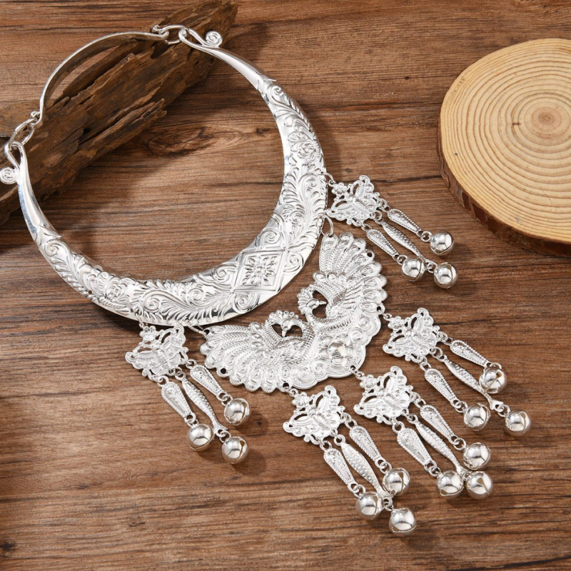 Мяо етническа огърлица с ветрови камбанки и паунов мотив, халтер‑огърлица, многослойна, геометрична форма, цинкова сплав, тегло 165 g, усукана верижка