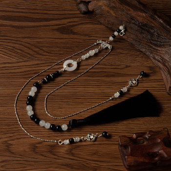 Colier în stil antic, pandantiv în formă de picătură, lucrat manual din plastic/rășină, lanț cu bile, montură din pietre mixte