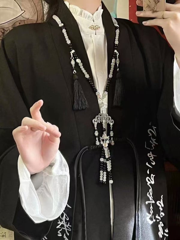 Colier în stil antic, pandantiv în formă de picătură, lucrat manual din plastic/rășină, lanț cu bile, montură din pietre mixte