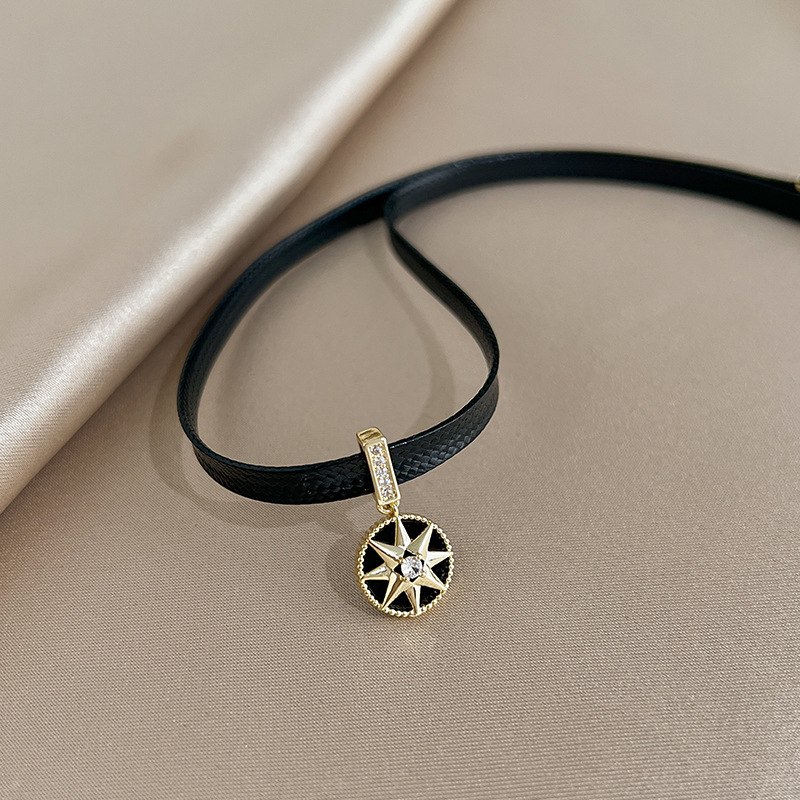 Κολιέ με αστέρι-σχήματος μενταγιόν από κράμα, σε κανονική αλυσίδα, ηλεκτροπλατιωμένο φινίρισμα