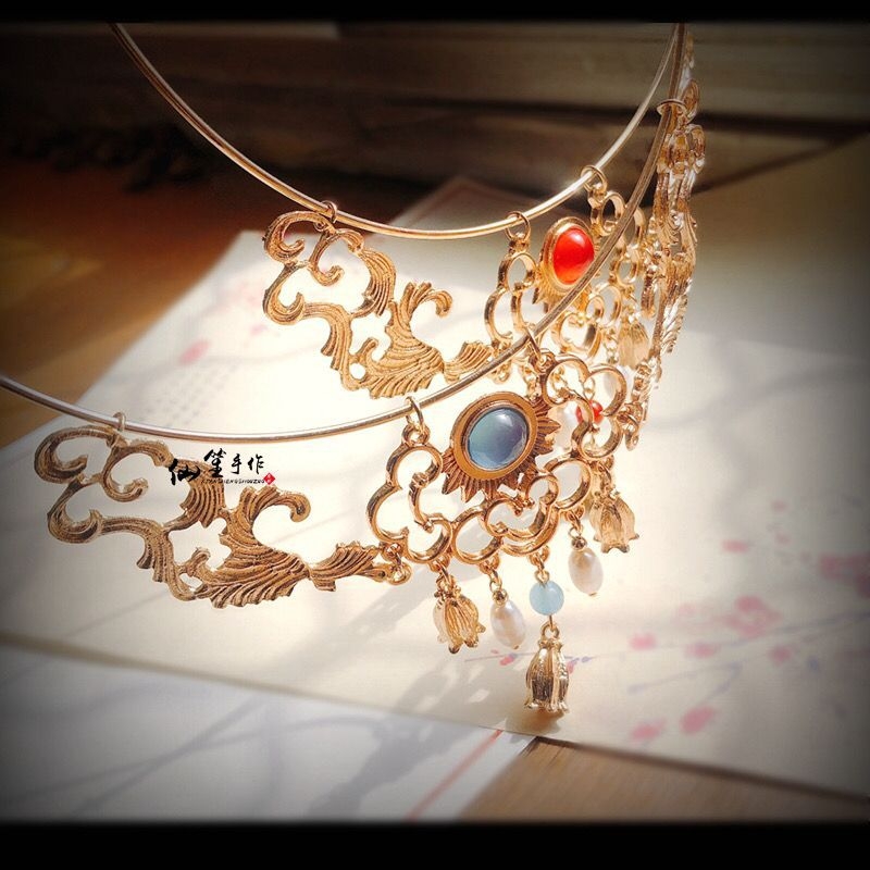 Choker ogrlica u hanfu stilu sa resicama i privjeskom longevity lock od miješanih materijala