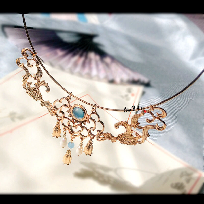 Choker ogrlica u hanfu stilu sa resicama i privjeskom longevity lock od miješanih materijala