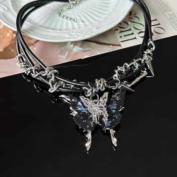 Κολιέ από κράμα με γεωμετρικό κρεμαστό σε αλυσίδα φιδιού, ηλεκτροπλακωμένη επίστρωση, διάθεση Φθινόπωρο 2025