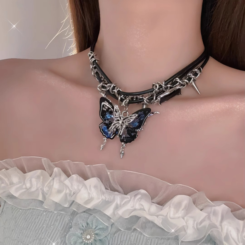 Κολιέ από κράμα με γεωμετρικό κρεμαστό σε αλυσίδα φιδιού, ηλεκτροπλακωμένη επίστρωση, διάθεση Φθινόπωρο 2025