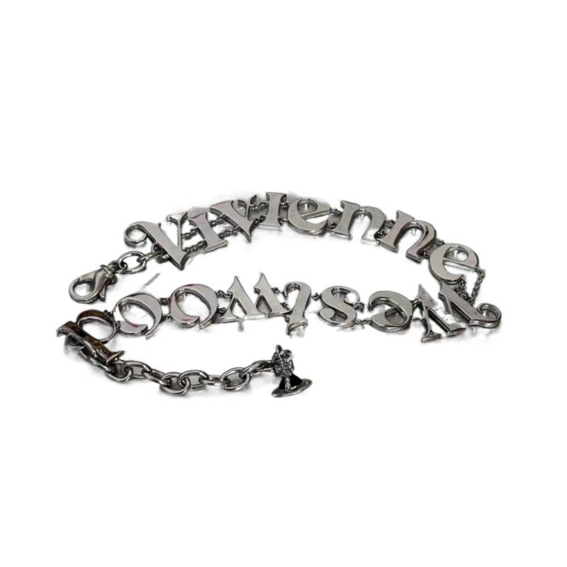 Κολιέ τύπου κολάρο με μενταγιόν γράμματος-λογότυπου, χαλκός, καταγωγή Shantou, άνοιξη 2025