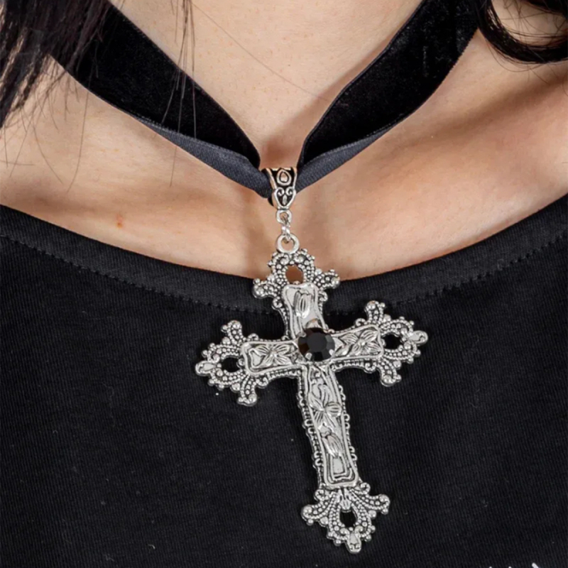 Gotički lanac s križem, platneni lanac, cinkova legura, elektrolytička obrada, obim 41–50 cm, privjesak od cinkove legure
