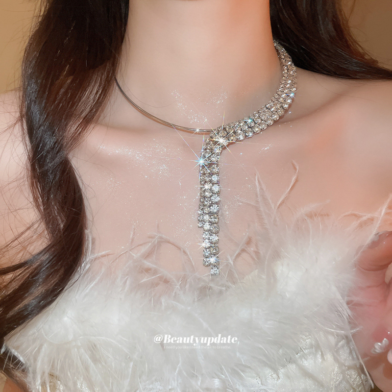 Диамантено обсипано колие с кръгъл пискюл, регулируемо до 30 см, медна основа, висулка с кристали, геометричен дизайн, луксозен стил за жени