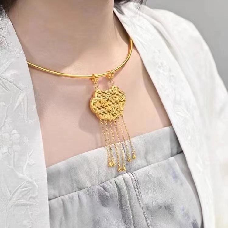 Réz nyakék réz tassel medállal, palotai stílus, állat/zodiákus motívum