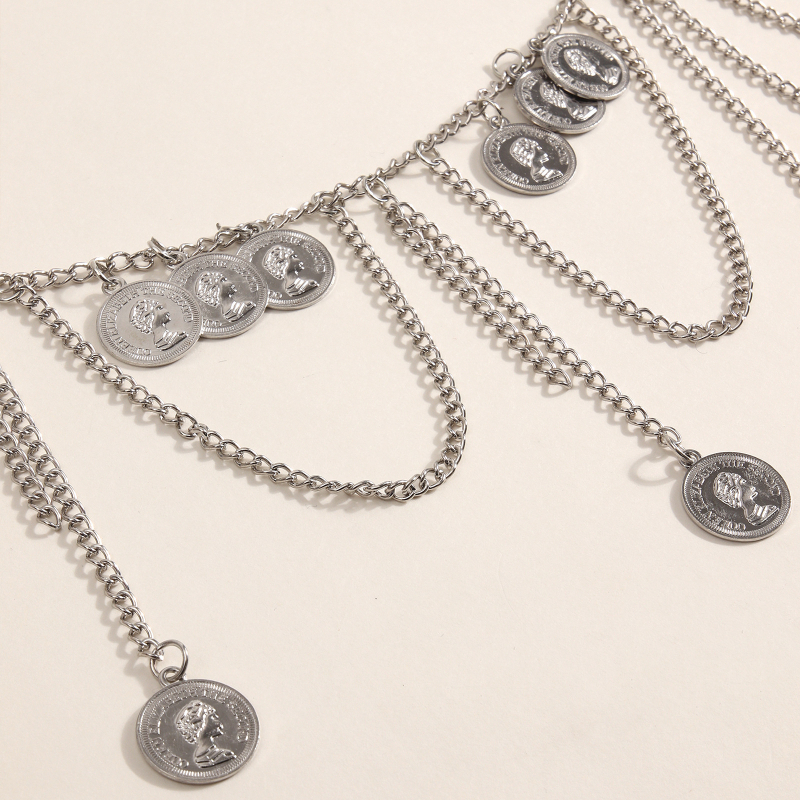 Kaiš za struk s novčićima i resicama – ručna izrada, legura, ženski etno stil, geometrijski oblik, jesen 2024, brend Jita