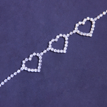 Lanac tijela–pojas s kristalima, srcolik dizajn, bijeli kristali, elektroplatiranje zlatno