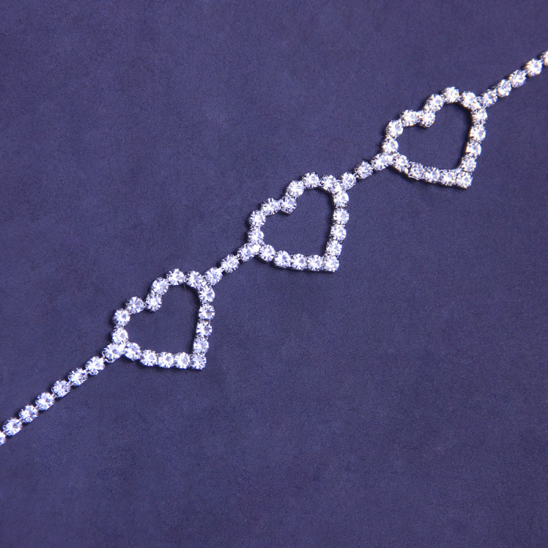Lanac tijela–pojas s kristalima, srcolik dizajn, bijeli kristali, elektroplatiranje zlatno