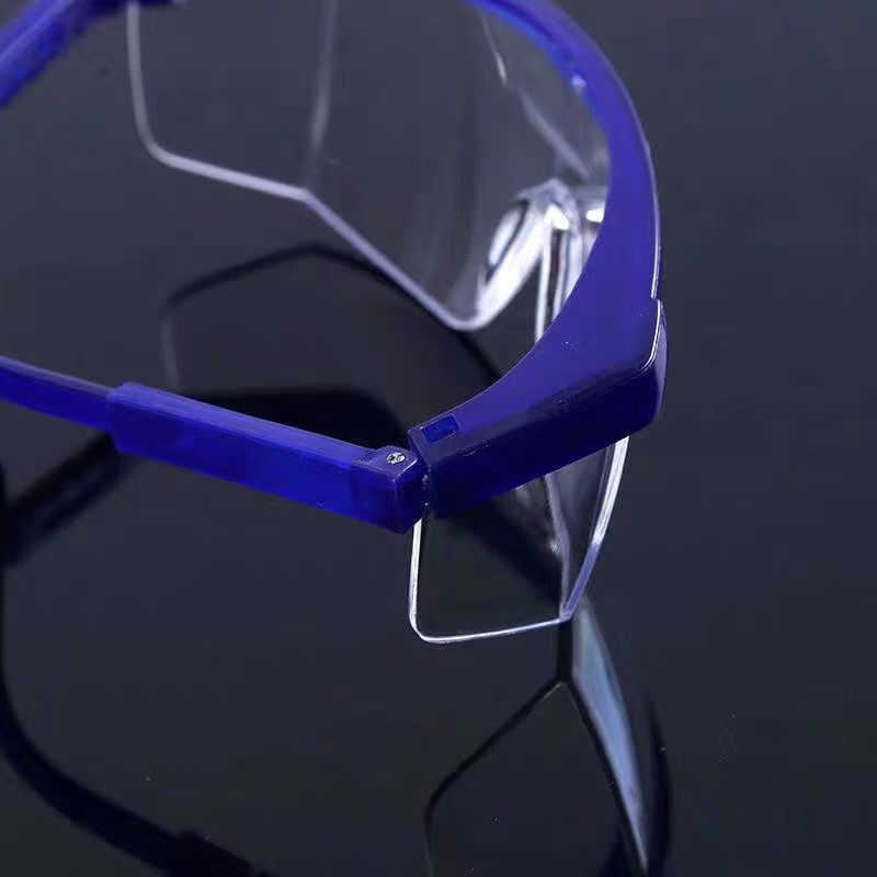 Aizsargbrilles ar polikarbonāta lēcām, lēcas biezums 1,0 mm, gaismas caurlaidība 95%, regulējams rāmis, modelis 6601