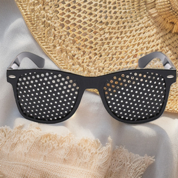 PC materjalist prillid mitme ava ja pinhole dizainiga strabismuse ja amblioopia korrigeerimiseks; läätsede paksus 1,3 mm; kaitse miopiale.