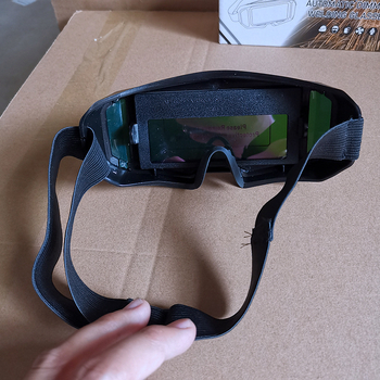 Galvas nēsājamās automātiskās tumšēšanas aizsargbrilles, ABS rāmis, 30 mm lēca, gaismas caurlaidība 9–13%, standarts GB21551335-2006