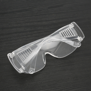 Aizsargbrilles no PC materiāla, caurspīdīgas lēcas, standarta lēcu biezums, standarta gaismas caurlaidība, aizsardzība pret šļakatām, putekļiem un trieciens