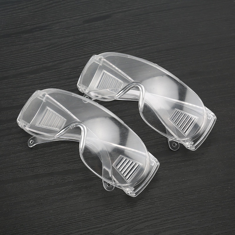 Aizsargbrilles no PC materiāla, caurspīdīgas lēcas, standarta lēcu biezums, standarta gaismas caurlaidība, aizsardzība pret šļakatām, putekļiem un trieciens