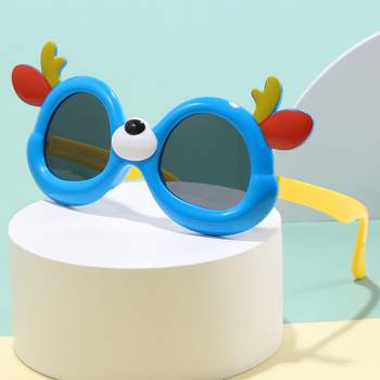 Dječje sunčane naočale – Korejski stil, Dizajn s likom jelena; Polarizirane, UV400, puni okvir, TAC leće, okvir od silikona, Model 82030
