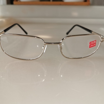 Időseknek olvasó szemüveg, Modell 2008, Üveglencsék, Teljes fém keret, Ütésálló, Négyzetes keret