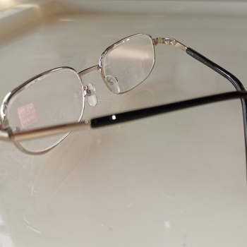 Időseknek olvasó szemüveg, Modell 2008, Üveglencsék, Teljes fém keret, Ütésálló, Négyzetes keret