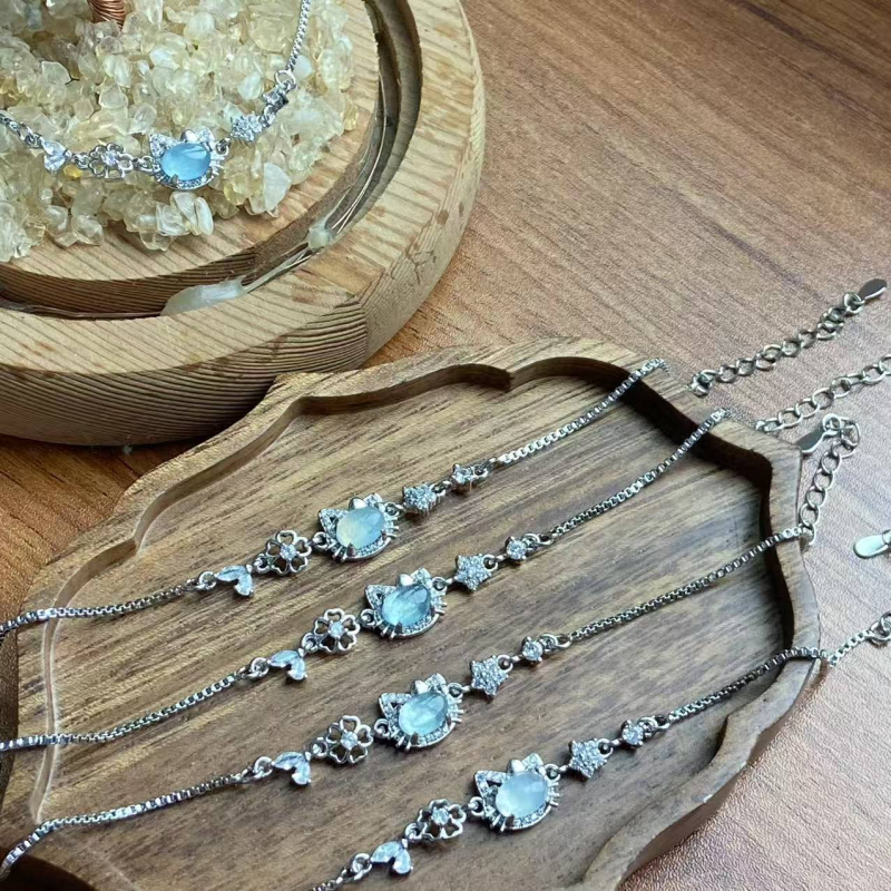 Brățară cu acvamarin – cap de pisică, accesoriu feminin drăguț pentru mână, cu pietre prețioase, lanț ușor de lux, primăvara 2025