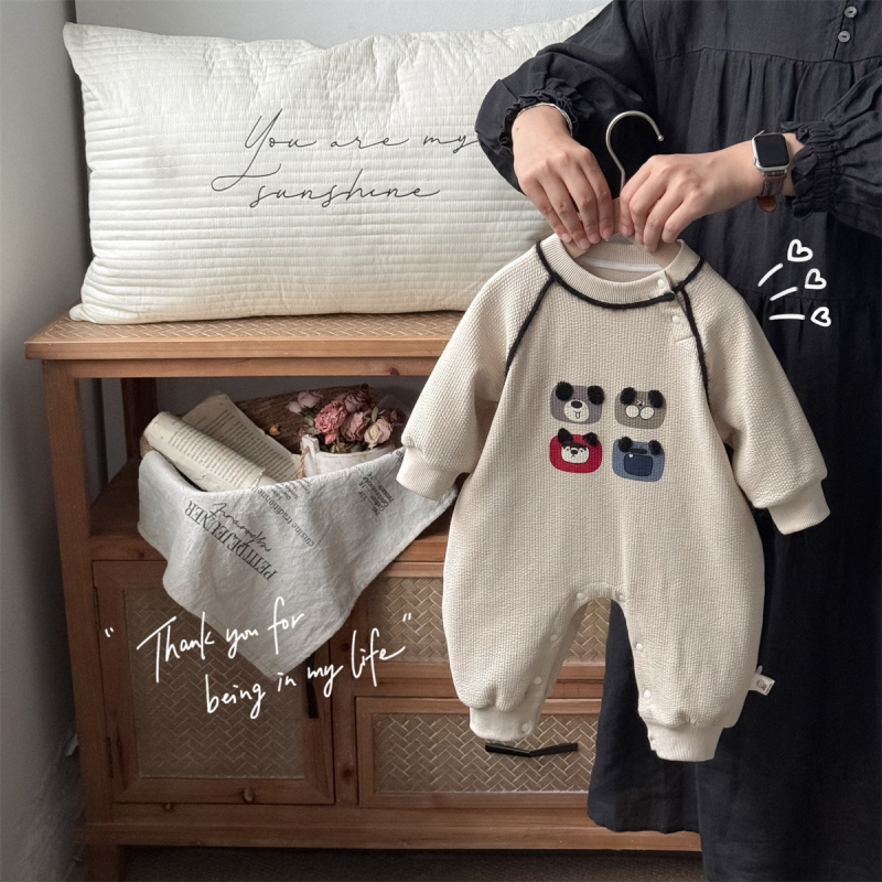 Újszülött fiú hosszú ujjú overál, őszi 2025, pamut-keverék, 88% pamut, rejtett csattal