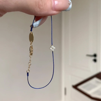 Käevõru nelja lehega tsirkoonidega, käsitsi kootud nööril, lihtne paaristiil