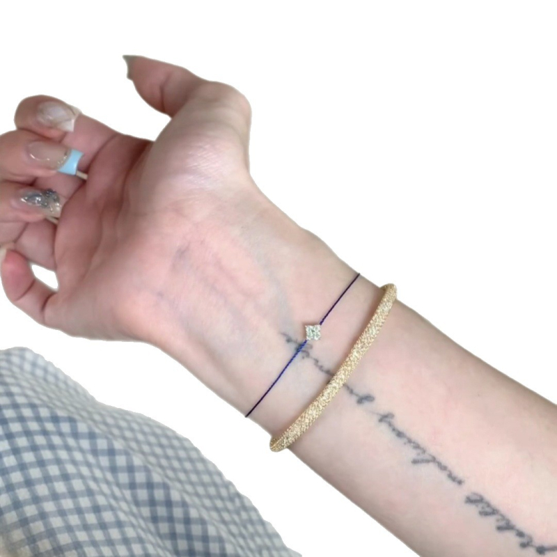 Käevõru nelja lehega tsirkoonidega, käsitsi kootud nööril, lihtne paaristiil