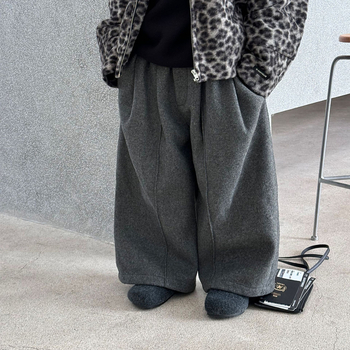 Koreai stílusú gyerek nadrág 95% gyapjúból, puha kezelt anyag, középmagas derék elasztikus övvel, téli 2025