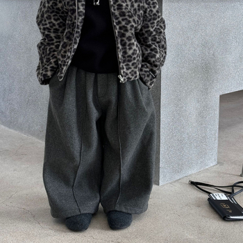 Koreai stílusú gyerek nadrág 95% gyapjúból, puha kezelt anyag, középmagas derék elasztikus övvel, téli 2025