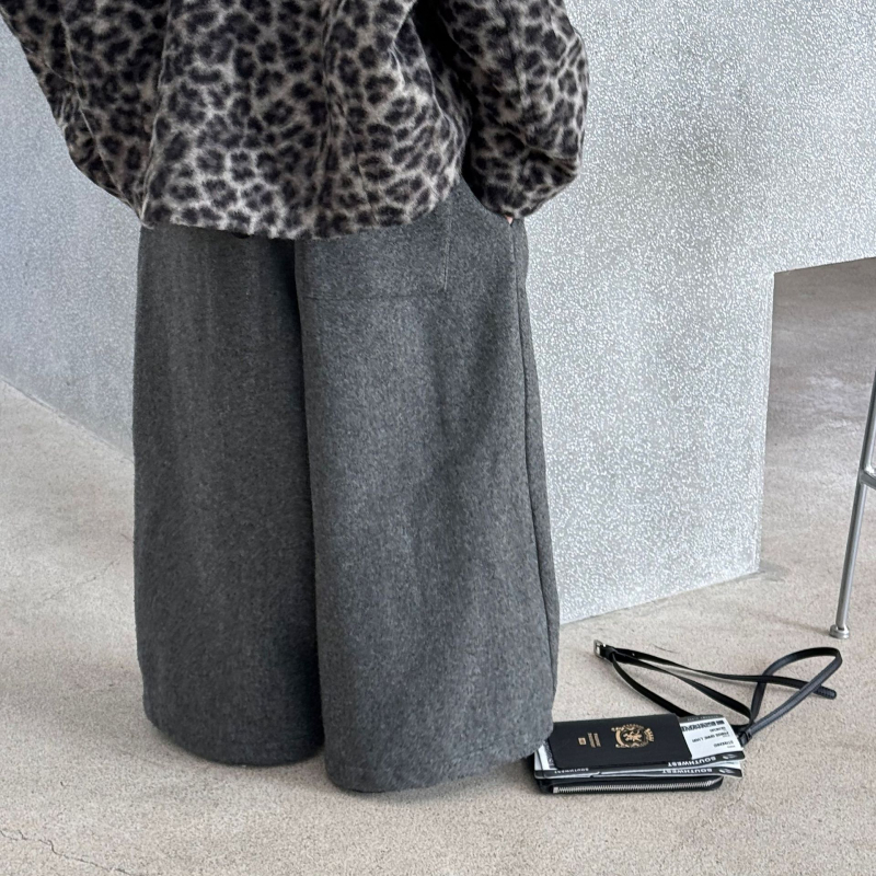 Koreai stílusú gyerek nadrág 95% gyapjúból, puha kezelt anyag, középmagas derék elasztikus övvel, téli 2025