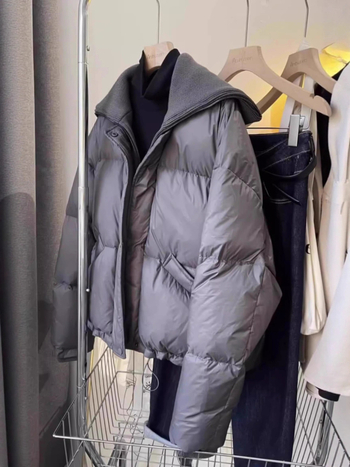 Zimski kaput s pamučnim punilom, siva, za žene nižeg rasta, srednje duljine, rever ovratnik, zatvarač, inspiriran Chanel stil