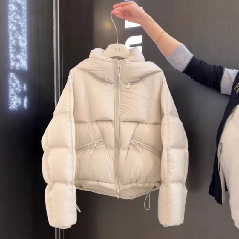 Ženska pamučna jakna s kapuljom i patentnim zatvaračem, duljina 50–65 cm, proljeće 2025, casual stil