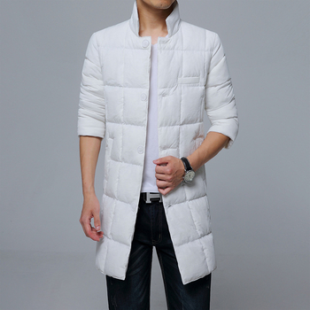 Férfi hosszú, vastag pamut-párnázott kabát álló gallérral, egyszeres gombolás, poliészter-keverék anyag, poliészter bélés, téli viselet