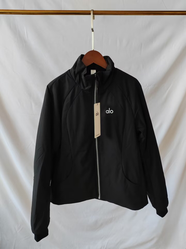 Pamut töltött kabát, vékony és meleg, laza szabású, álló gallér, cipzáros zárás, külső anyag: poliészter rost, töltet: poliészter-pamut, őszi 2025 kiadás, lezser stílus – japán-koreai