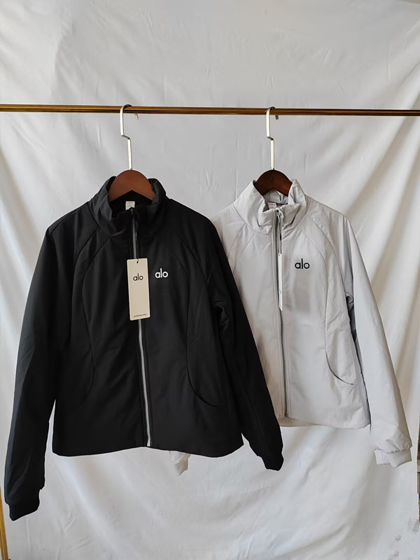 Pamut töltött kabát, vékony és meleg, laza szabású, álló gallér, cipzáros zárás, külső anyag: poliészter rost, töltet: poliészter-pamut, őszi 2025 kiadás, lezser stílus – japán-koreai