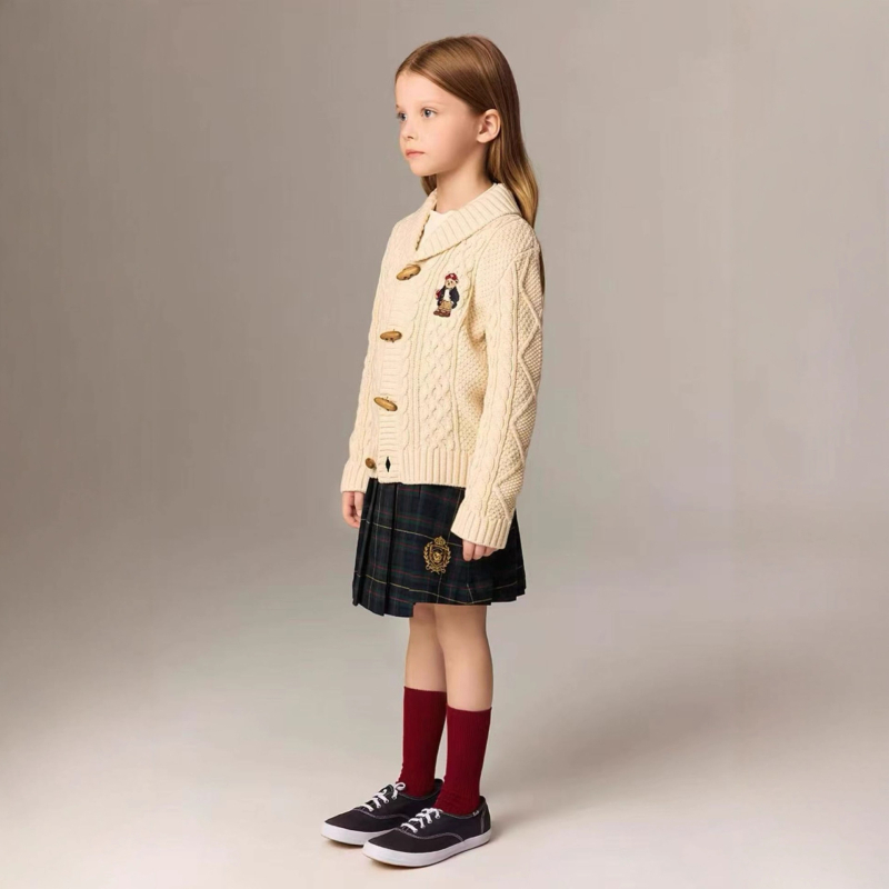 Cardigan tricotat pentru copii cu nasturi din corn | 15% conținut lână | mâneci lungi | închidere frontală cu nasturi | Iarnă 2025