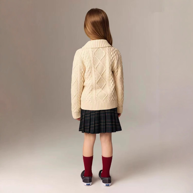 Cardigan tricotat pentru copii cu nasturi din corn | 15% conținut lână | mâneci lungi | închidere frontală cu nasturi | Iarnă 2025