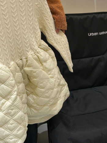 Gyerekeknek készült koreai stílusú őszi-téli kötött ruha panellel, hosszú ujjú, kerek nyakú, pulóver-stílus; fő anyag: akril-poliészter-nylon keverék (50/30/20); szoknya anyaga: 100% poliészter