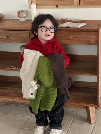 Cardigan tricotat pentru copii, cu glugă, stil coreean, acrilic, mâneci lungi, decolteu în V, închidere cu nasturi într-un rând