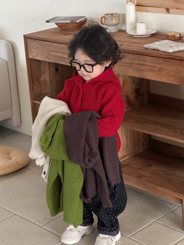 Cardigan tricotat pentru copii, cu glugă, stil coreean, acrilic, mâneci lungi, decolteu în V, închidere cu nasturi într-un rând