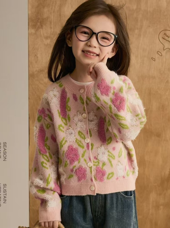 Cardigan tricotat pentru fete, stil coreean, model floral în contrast, croială scurtă, mâneci lungi, fără glugă, închidere frontală cu un nasture, poliester amestec